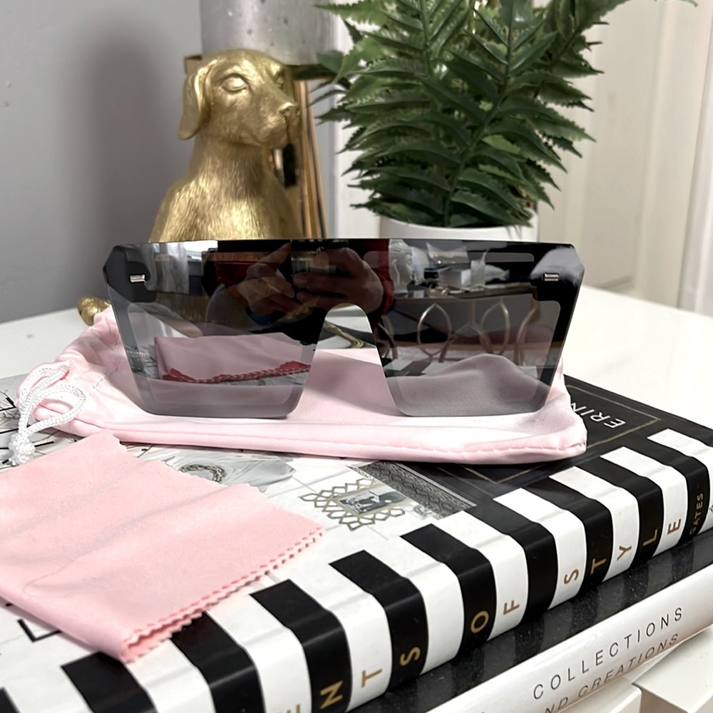 Tokyo sunglasses black mirror lens